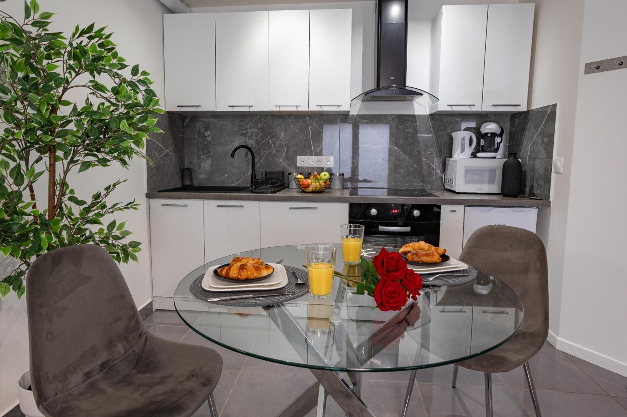Suite Avec Jacuzzi & Terrasse Savigny-le-Temple Zewnętrze zdjęcie